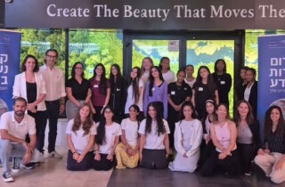 Девушки, которые ломают стеклянный потолок: в Нетании стартовала программа будущих учёных