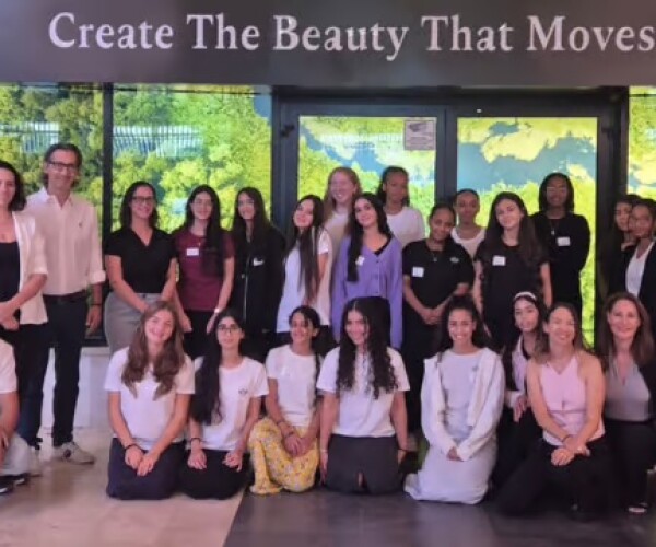 Девушки, которые ломают стеклянный потолок: в Нетании стартовала программа будущих учёных