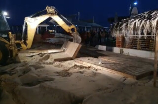 Незаконное кафе на пляже Нетании было демонтировано