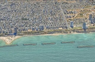 Начало проекта по укреплению берега в Нетании